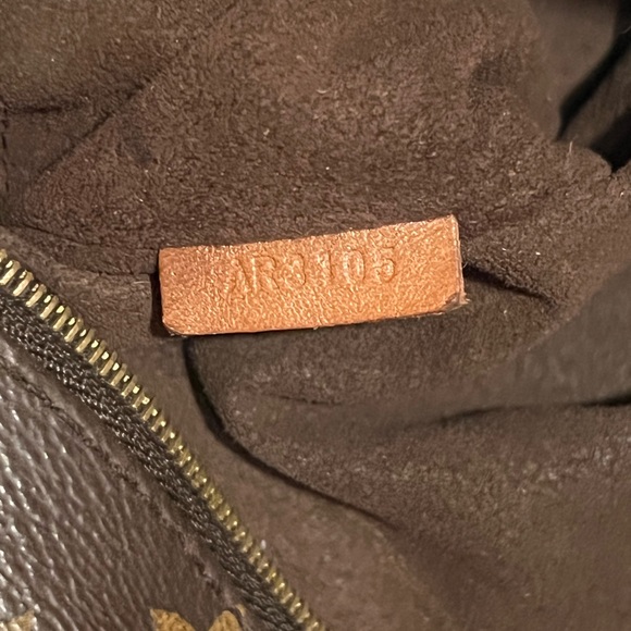 **Discontinued** Louis Vuitton Métis Shoulder Bag - Picture 4 of 5